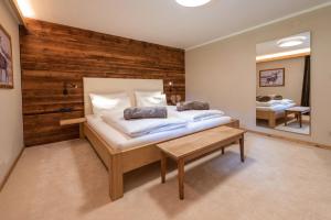 מיטה או מיטות בחדר ב-Villa Vintila with Whirlpool & Sauna