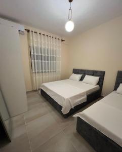 Katil atau katil-katil dalam bilik di Dragoti Apartment 2 +17 gambar