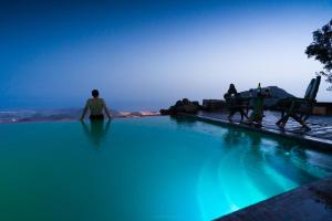 Swimming pool sa o malapit sa Historic Canarian House, Private Heated Infinity Pool, BBQ, WIFI + Panoramic Ocean Views