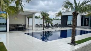 Afbeelding uit fotogalerij van La Mirage Villa in Rrushkull