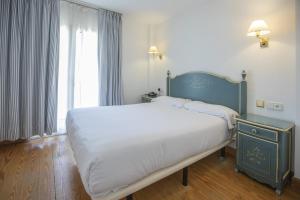 A bed or beds in a room at Apartamentos Soho Boutique Vistahermosa