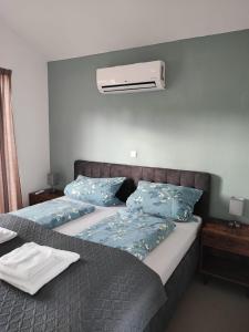 Ένα ή περισσότερα κρεβάτια σε δωμάτιο στο Holiday Bungalow am Quendorfer See