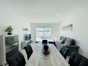 A television and/or entertainment centre at Villa Tranquilidad