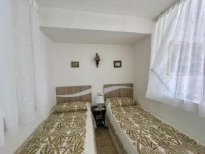 Łóżko lub łóżka w pokoju w obiekcie Eleven Caballos Apartment