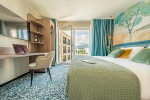 Una cama o camas en una habitación de Hotel D Bulle - La Gruyère
