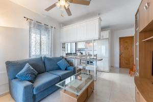 Kuchyň nebo kuchyňský kout v ubytování Cosy apartment with sea view en el centro Los Cristianos