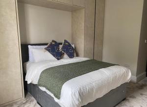 a bedroom with a large bed with a mirror at 2 Bedroom Lux Apartment in Hendon- New Build in Colindale