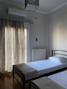 Postel nebo postele na pokoji v ubytování Kalaitzoglou Apartments