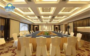 Konferenční prostory v ubytování Days Hotel by Wyndham Logan City Huizhou + 37 fotografií
