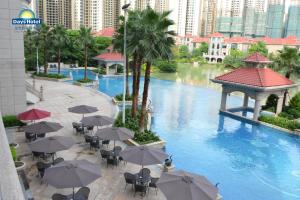 Πισίνα στο ή κοντά στο Days Hotel by Wyndham Logan City Huizhou