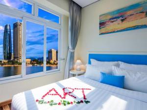 Ліжко або ліжка в номері Palmier Hotel - Art House Da Nang