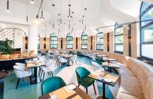 Reštaurácia alebo iné gastronomické zariadenie v ubytovaní Hunguest Hotel Bál Resort