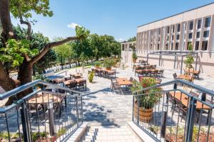 Reštaurácia alebo iné gastronomické zariadenie v ubytovaní Hunguest Hotel Bál Resort