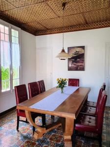 a dining room with a wooden table and chairs at Villa du Port in Port-Vendres