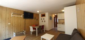 TV a/nebo společenská místnost v ubytování Residence Lores 2
