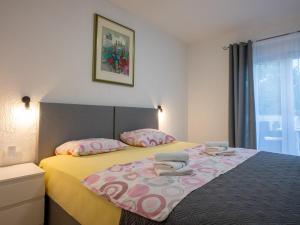 a bedroom with a large bed with two pillows at Restaurant & Rooms Nino in Porat