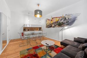 a living room with a couch and a table at primeflats - Apartments Genter Berlin-Wedding in Berlin