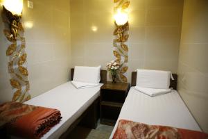 Ένα ή περισσότερα κρεβάτια σε δωμάτιο στο Legend Guest House