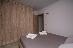 A bed or beds in a room at Anna's Home