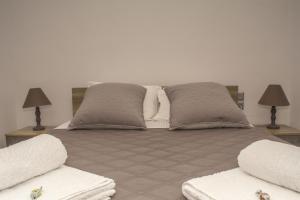 A bed or beds in a room at Anna's Home
