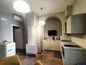 A kitchen or kitchenette at Residenza Porta Romana