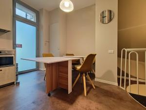 A kitchen or kitchenette at Residenza Porta Romana