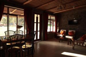 Posezení v ubytování Cha'skas Checkta Eco-Lodge