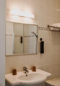 Ένα μπάνιο στο Hotel ten Cate Emmen +57 φωτογραφίες