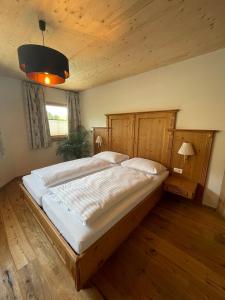 Łóżko lub łóżka w pokoju w obiekcie Apartment Goaßa - Familie Zehner