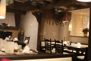 Restoran või mõni muu söögikoht majutusasutuses Hotel Waldkrug