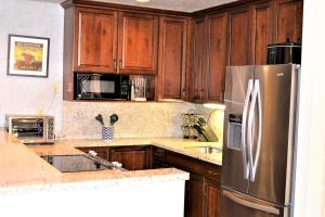 A kitchen or kitchenette at Simba Run Vail Condominiums