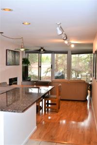 A seating area at Simba Run Vail Condominiums