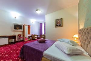Postel nebo postele na pokoji v ubytování Hotel Amphitryon