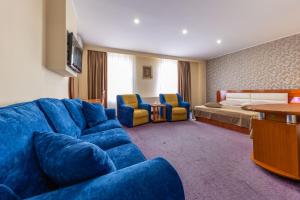 TV a/nebo společenská místnost v ubytování Hotel Amphitryon