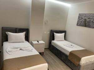 Postel nebo postele na pokoji v ubytování Adria Hotel