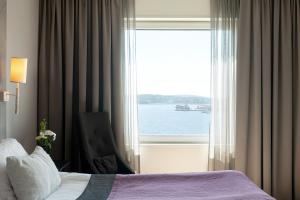 Výhled na řeku, která protéká v blízkosti hotelu
