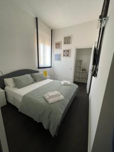 A bed or beds in a room at Attico Baylle