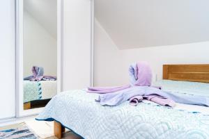 Posteľ alebo postele v izbe v ubytovaní AllOne apartman