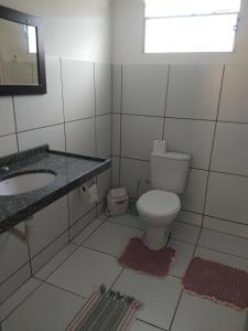 Ein Badezimmer in der Unterkunft Sua casa no litoral