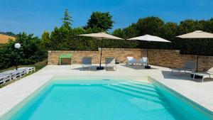 Bazén v ubytování Casa Vacanze con piscina - Villa Bentivoglio nebo v jeho okolí