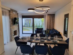 TV a/nebo společenská místnost v ubytování Olea Valley Holiday Villa