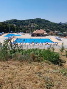La alberca dentro o cerca de Sumska bajka