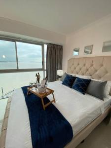 Gallery image of Ecusuites Riverfront One Vista al Río Jacuzzi Hidro in Guayaquil