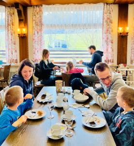 Hosté ubytování Landhotel Tanneneck - ideal für Gruppen, Familien und Hunde