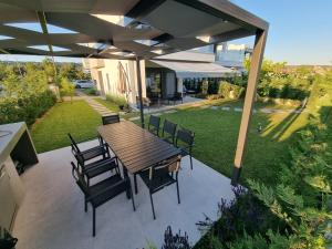 Vonkajšia záhrada v ubytovaní Olea Valley Holiday Villa