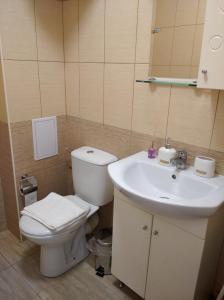 Phòng tắm tại Karastoyanovi's apartment- Studentski grad