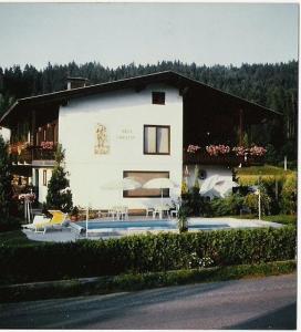 a house with a pool in front of it at Haus Christof in Ledenitzen