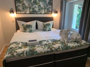a bedroom with a bed with towels on it at Pension Gesundbrunnen in Müglitztal