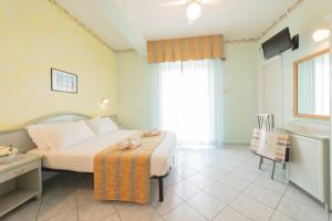 TV a/nebo společenská místnost v ubytování Hotel Cavalli