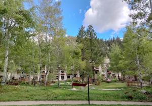 Zahrada ubytování GetAways at Olympic Village Inn